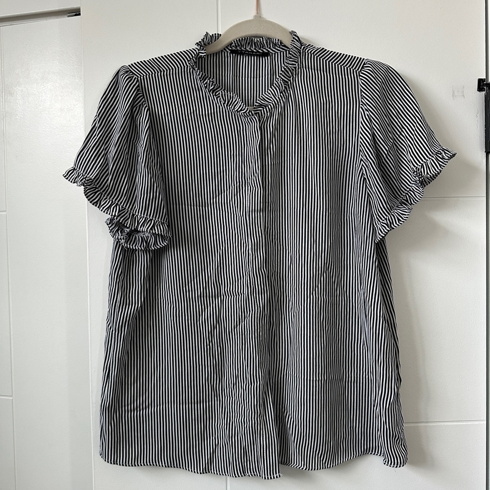Tahari Airflow Ruffle Neck Short Sleeve Top